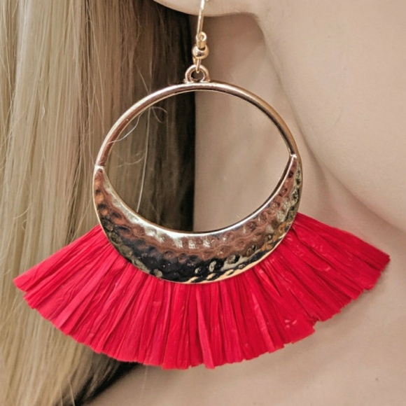 J. ELISE BOUTIQUE GOLD RED RAFFIA FASHION EARRINGS - Picture 2 of 3